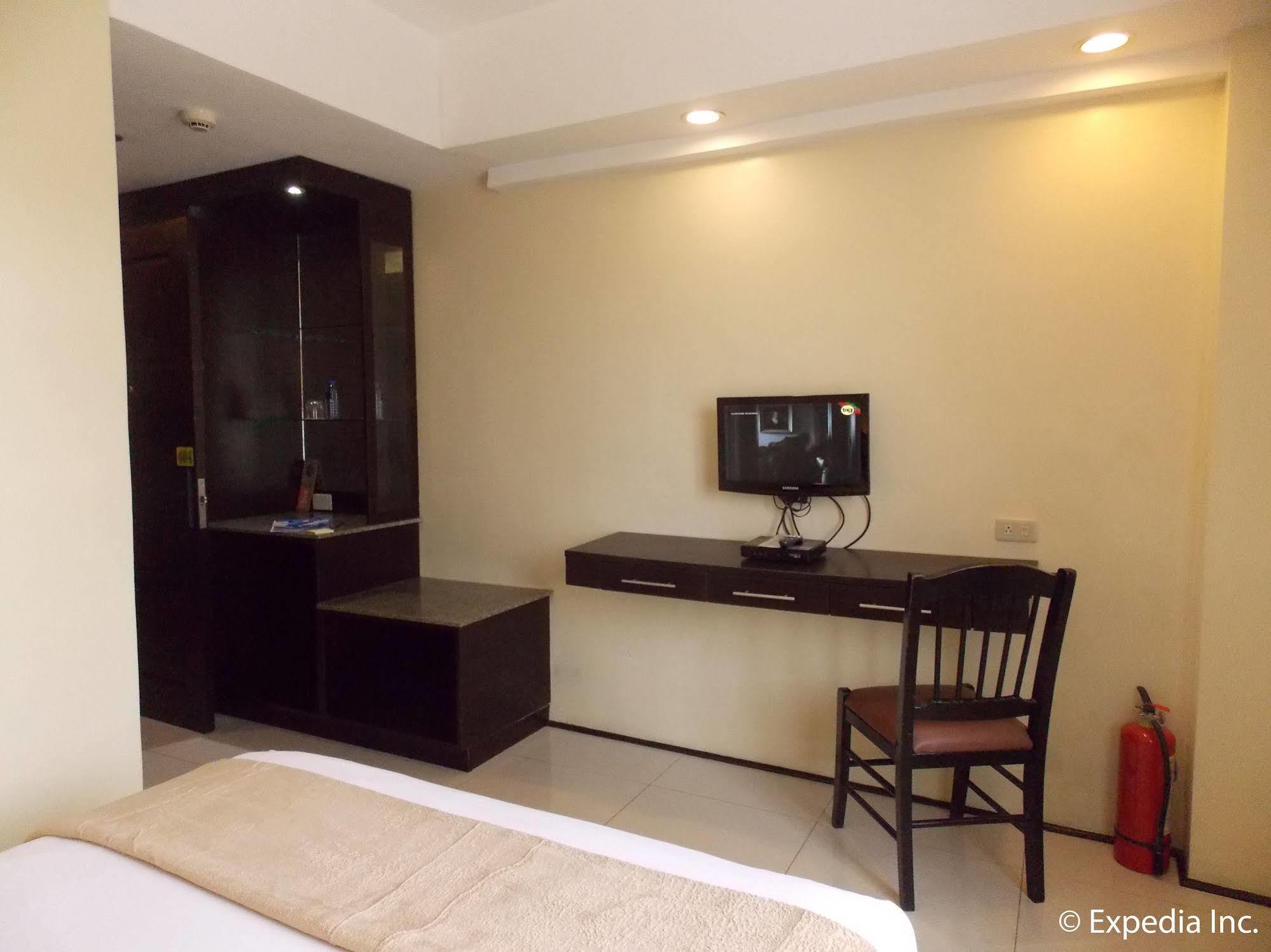 M Citi Suites Себу Экстерьер фото