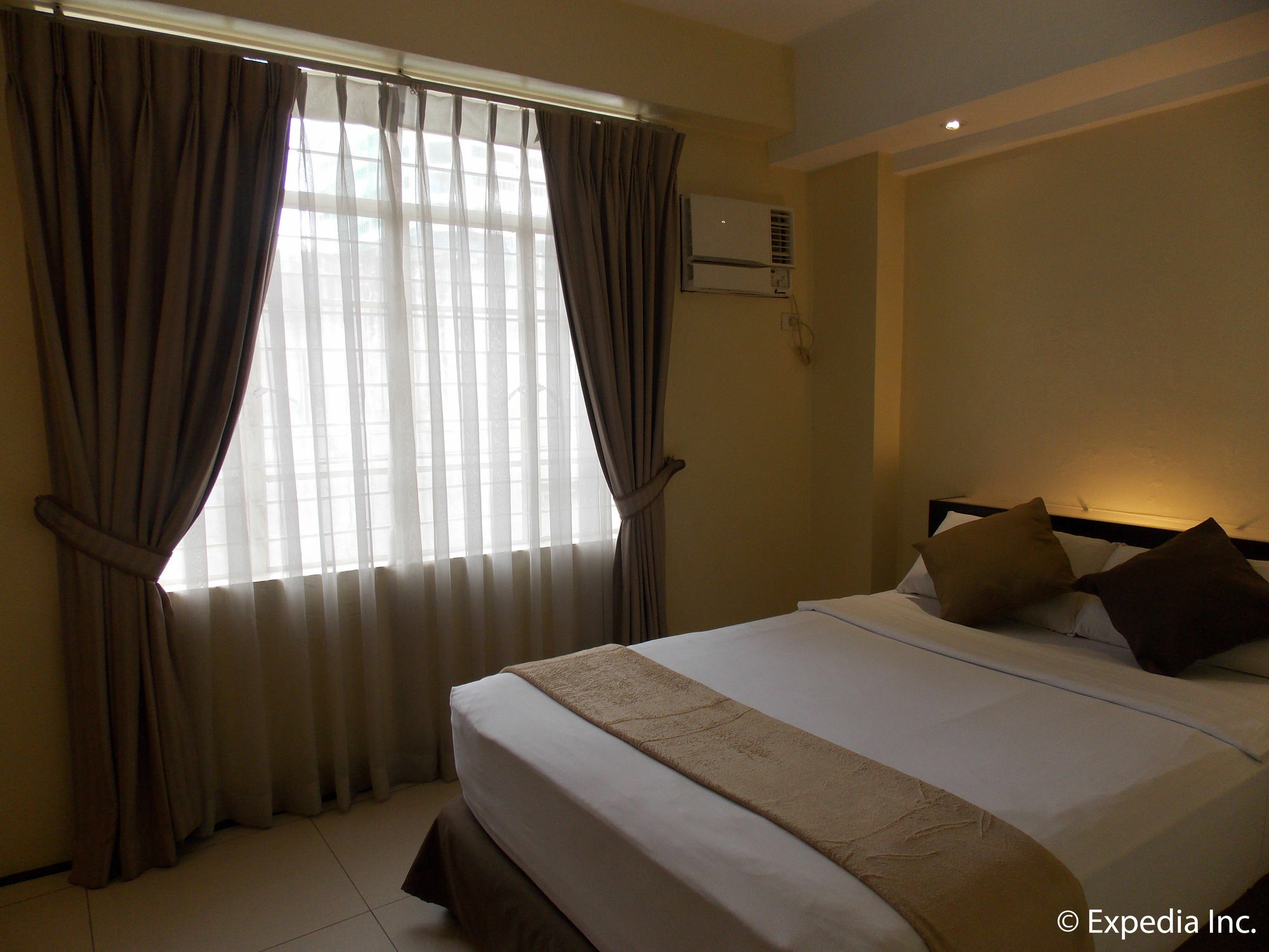 M Citi Suites Себу Экстерьер фото